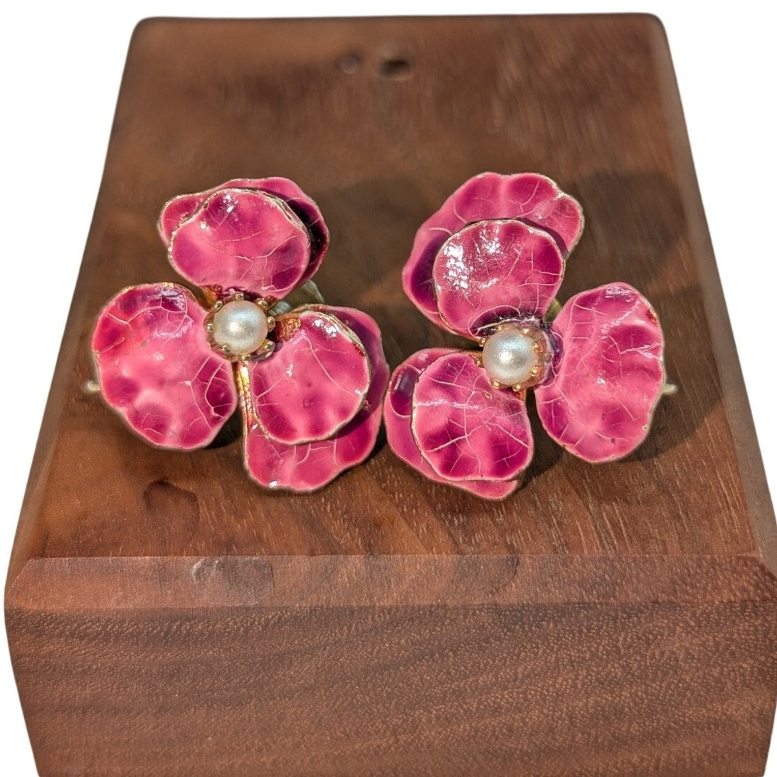 Vintage Accessocraft NYC Enamel Pansy Flower Screw/Clip On Faux Pearl Earrings