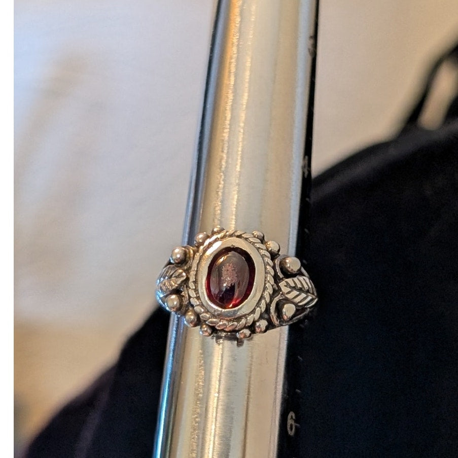 Vintage Bezel Set Garnet W/ Leaf, Bead Ball & Rope Design Sterling Ring Size 5