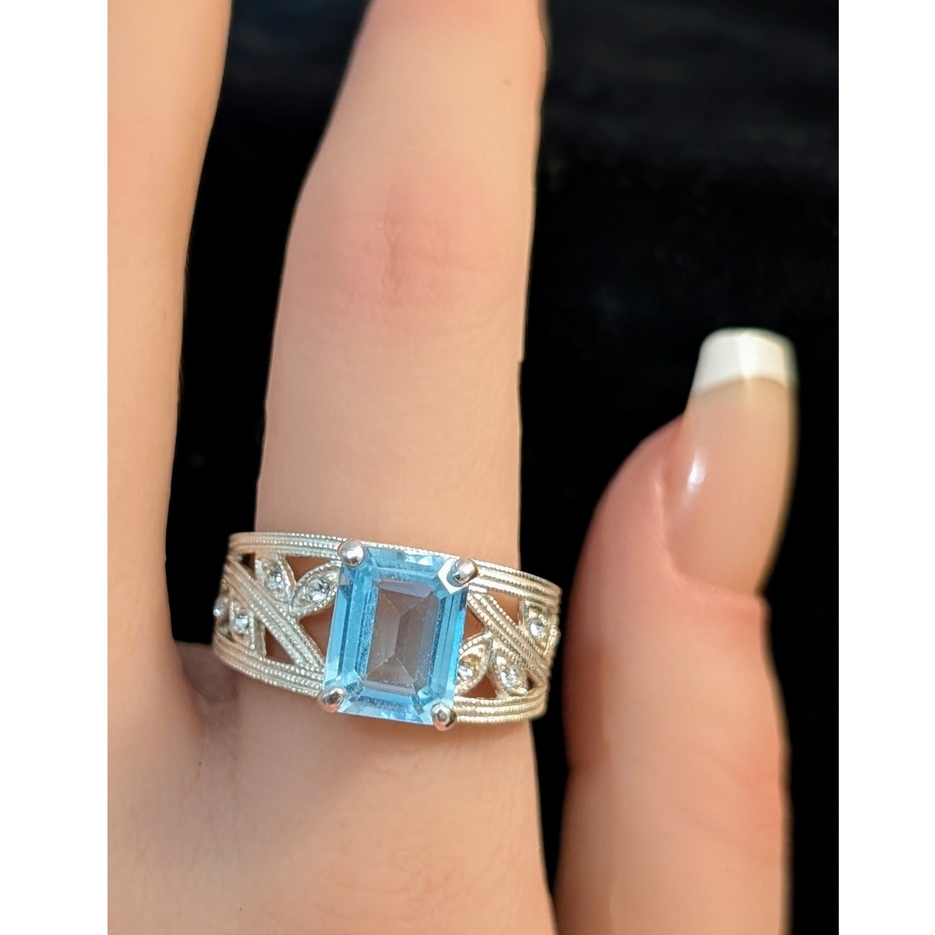 925 Sterling Silver Blue Topaz & White Topaz Leaf Accent Sides Ring Sz 8.75