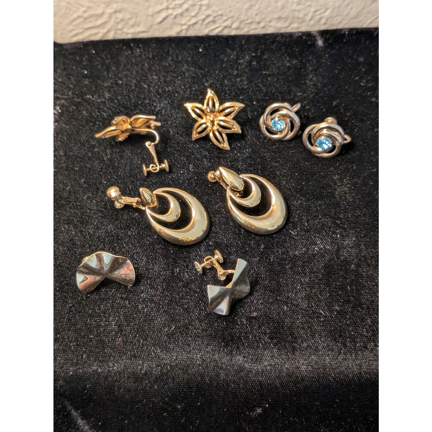 Four Pair Vintage Screw On Gold Tone Earrings One Pair Napier