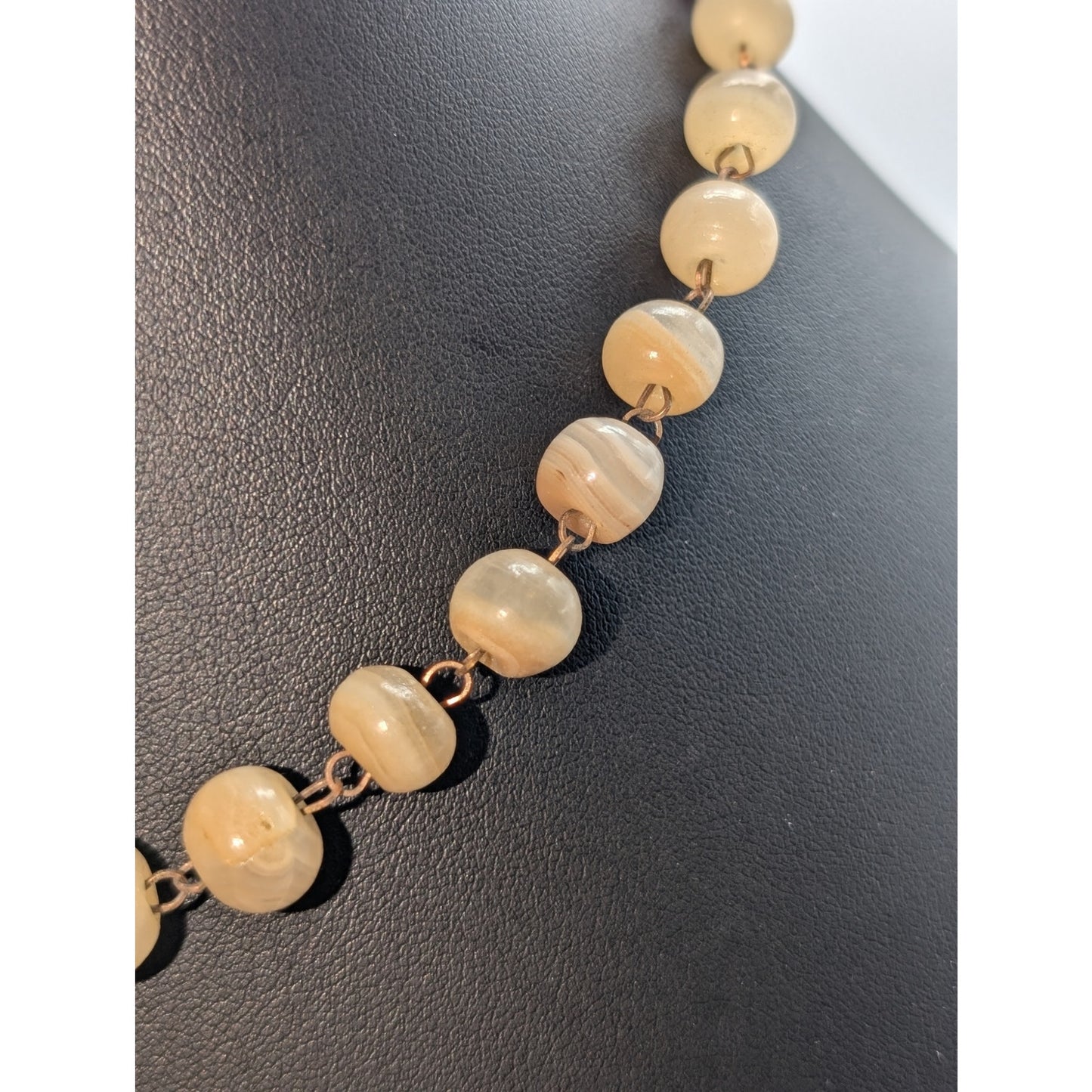 Vintage Mid-Century Cream Banded Agate & Gold Tone Wire Chain Collar Necklace