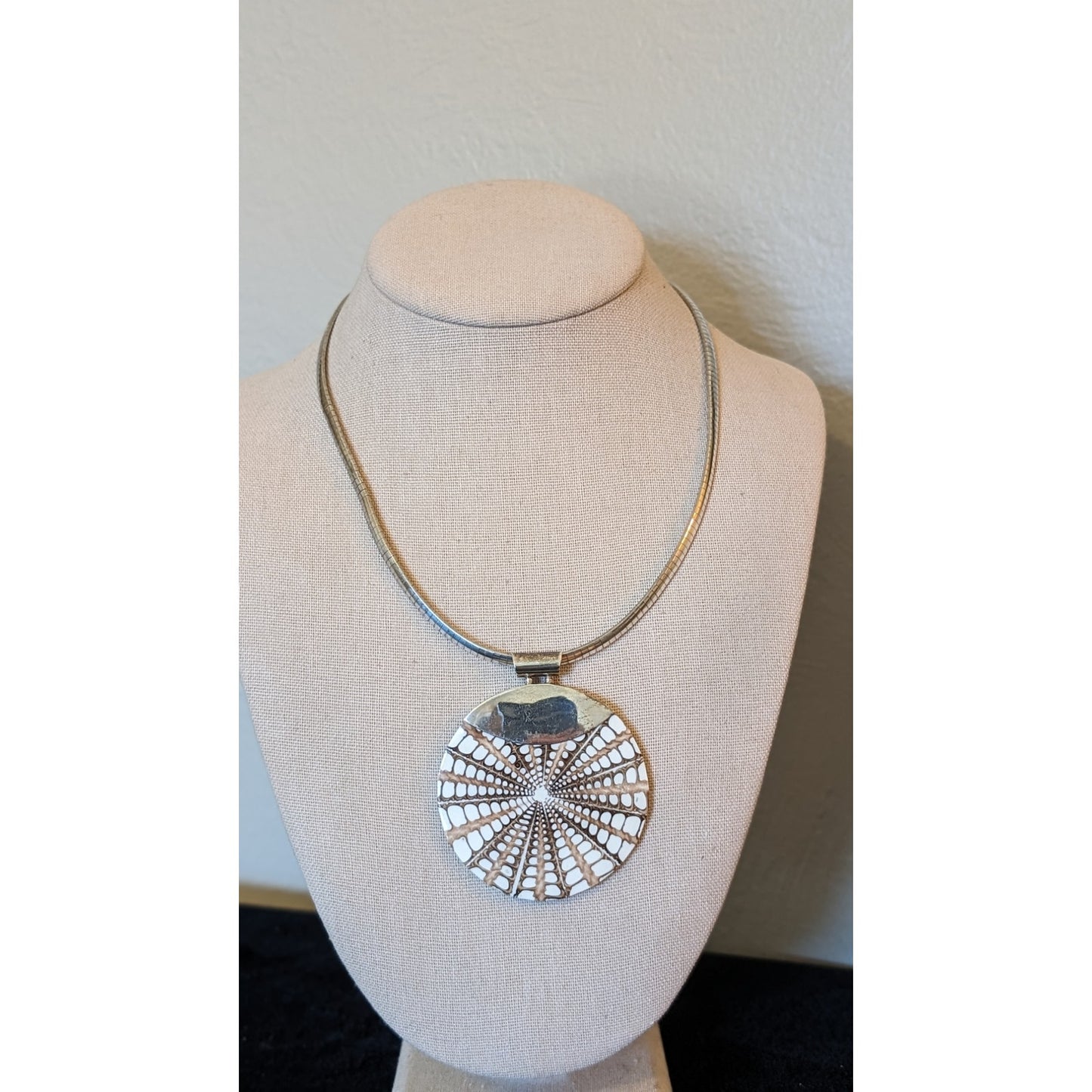 925 Sterling Silver 18" Omega Necklace W/ Nautilus Shell 925 Sterling Pendant