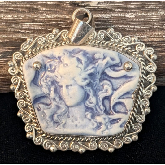 Vtg Carved Shell Tested Sterling Scrolling Filigree Rope Detail Setting Pendant