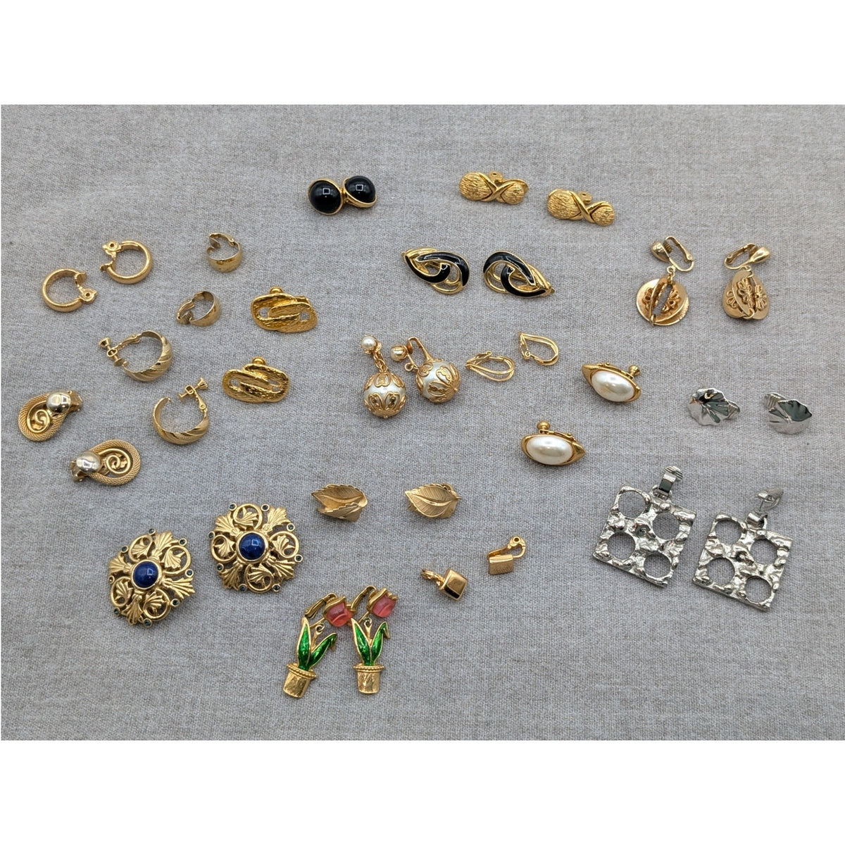 Lot of 18 Pair Signed Vintage Clip On Screw Back Gold & Silver Tone Earrings