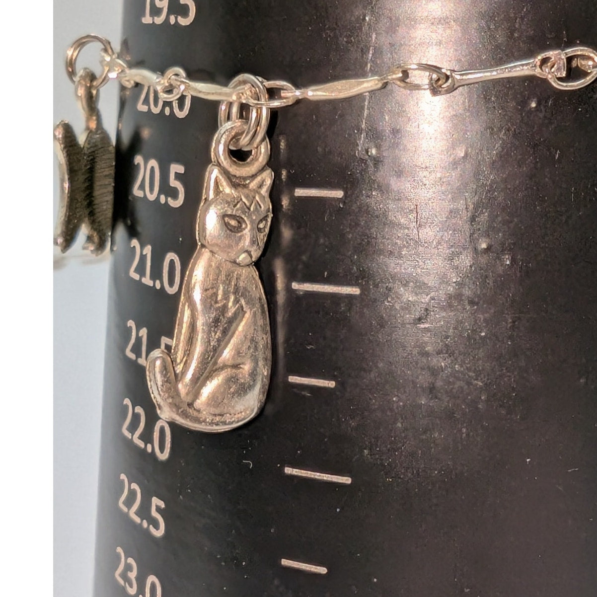 Silver Tone Charm Bracelet Fish Bee Octopus Salamander Cat Charms & Heart Dangle