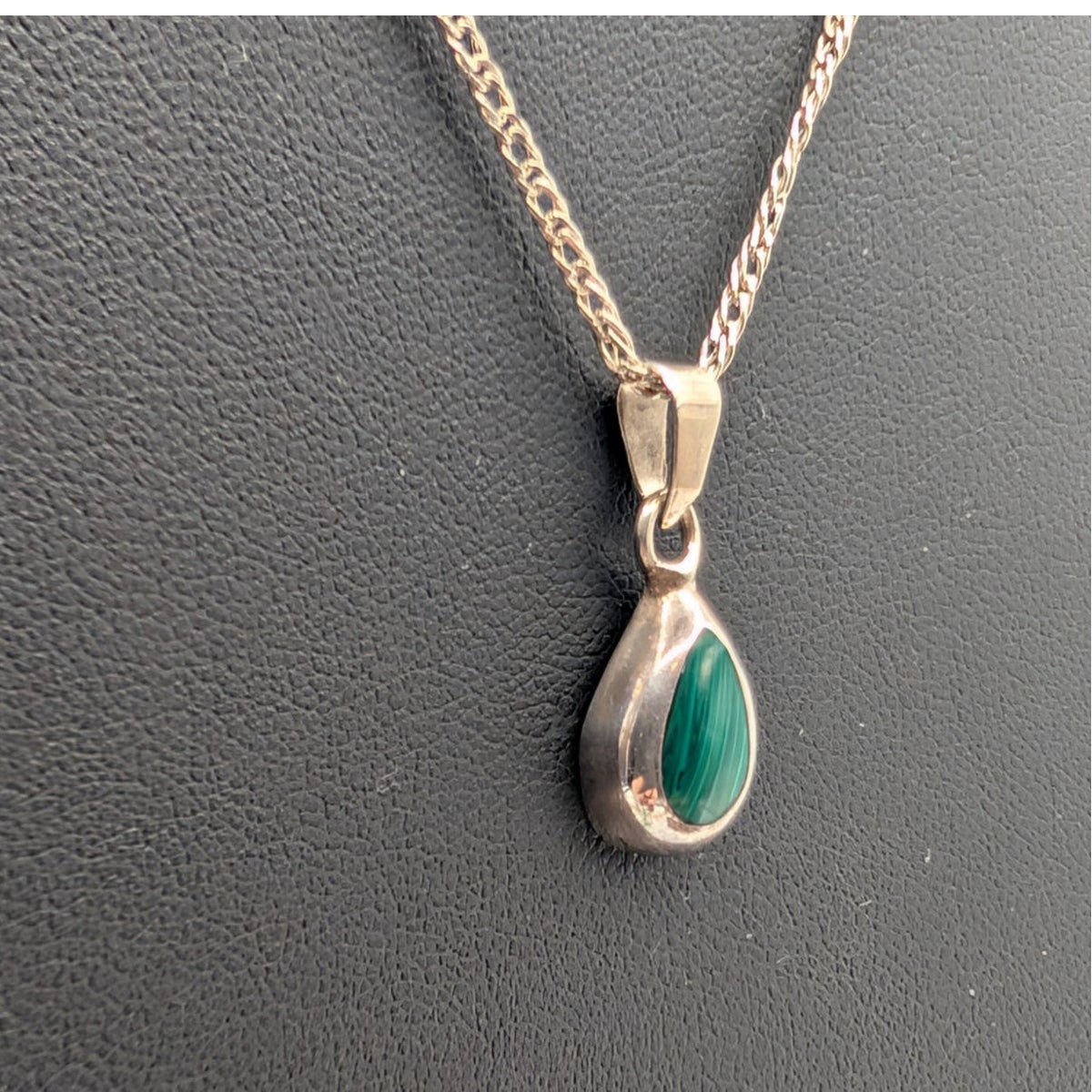 Vintage 925 Sterling Silver Malachite Teardrop Pendant 20" Chain Necklace