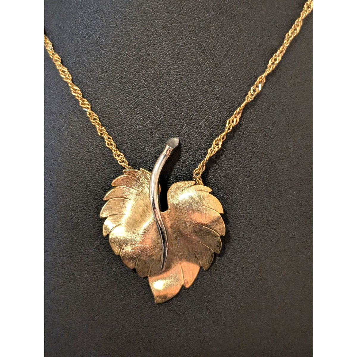 VTG Brushed Gold Tone Leaf W/ Silver Tone Polished Stem Singapore Chain Necklace