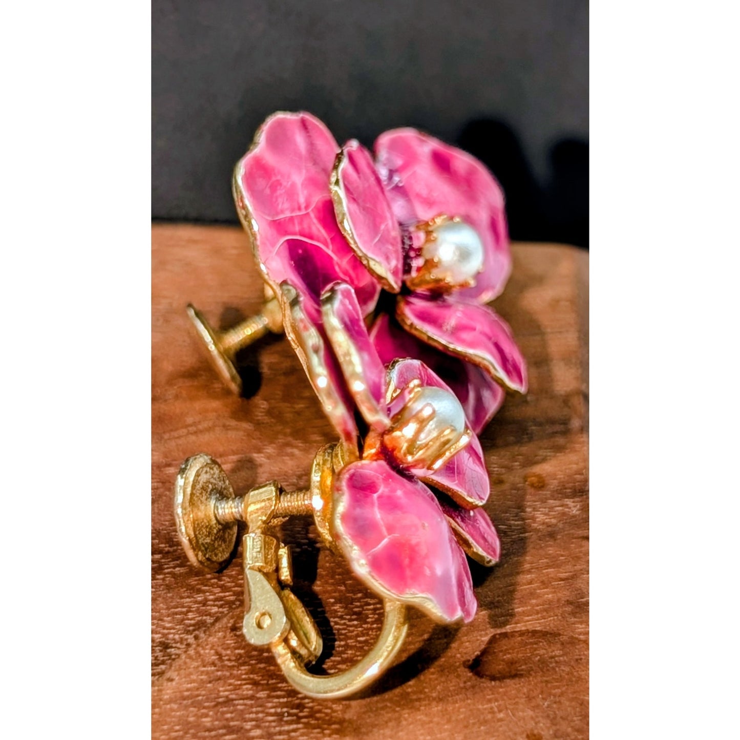 Vintage Accessocraft NYC Enamel Pansy Flower Screw/Clip On Faux Pearl Earrings