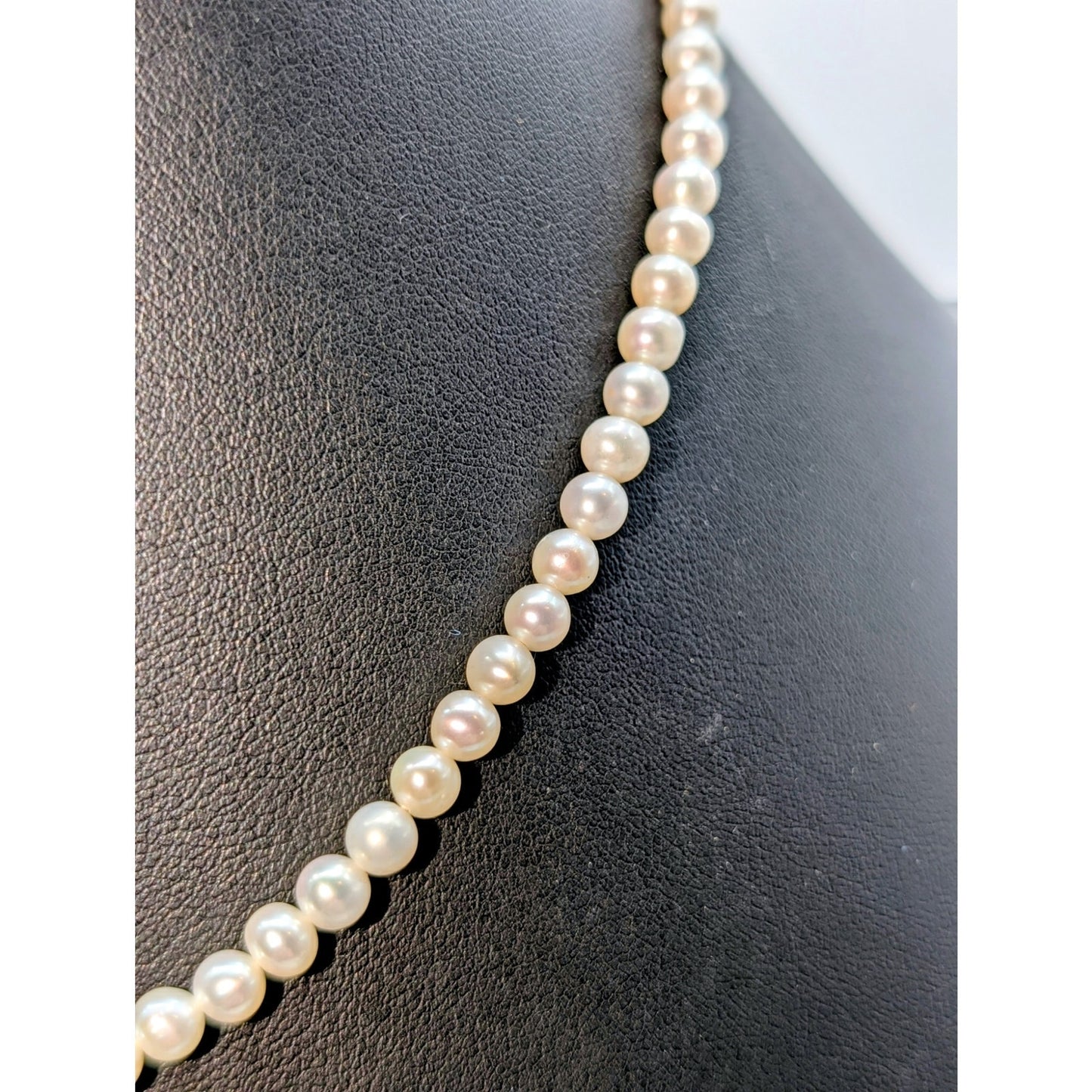 Vtg Approx. 5mm Genuine Pearl 17" Necklace W/ 14k Yellow Gold Clasp Marked 585