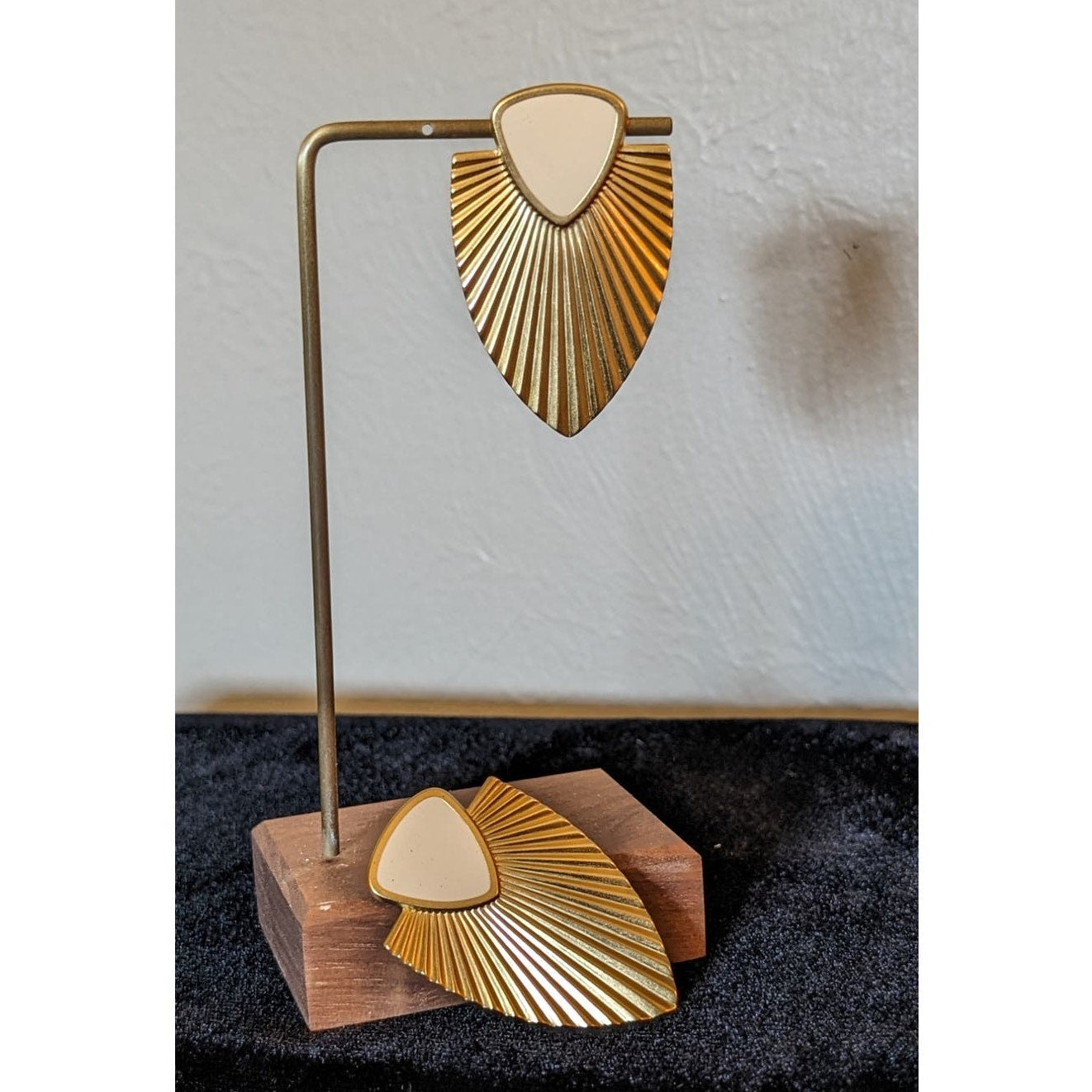 Large Boho Lightweight Leaf/Shield Cream Enamel Gold Tone Earrings