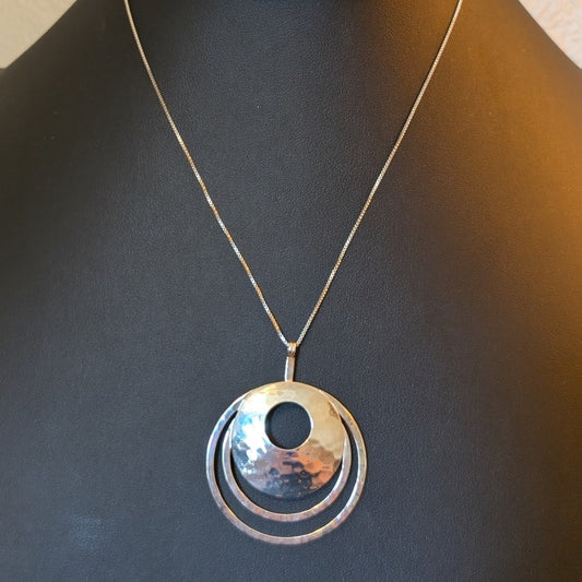Retired Silpada 925 Sterling Hammered Rings Sterling Silver Pendant Necklace