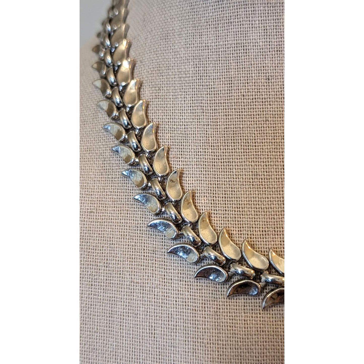 Rare Trifari Pat Pend Art Deco Necklace Shiny Rhodium Plated Leaf Design c1930s