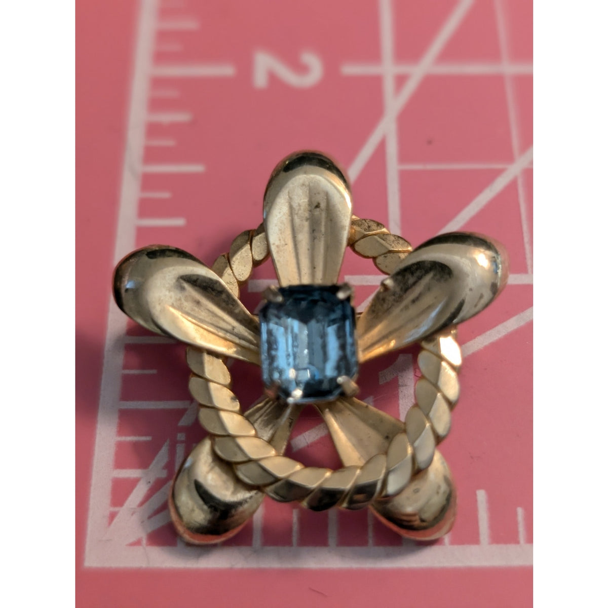 Vintage Gold Tone Emerald Cut Light Blue Stone Rope Flower Brooch