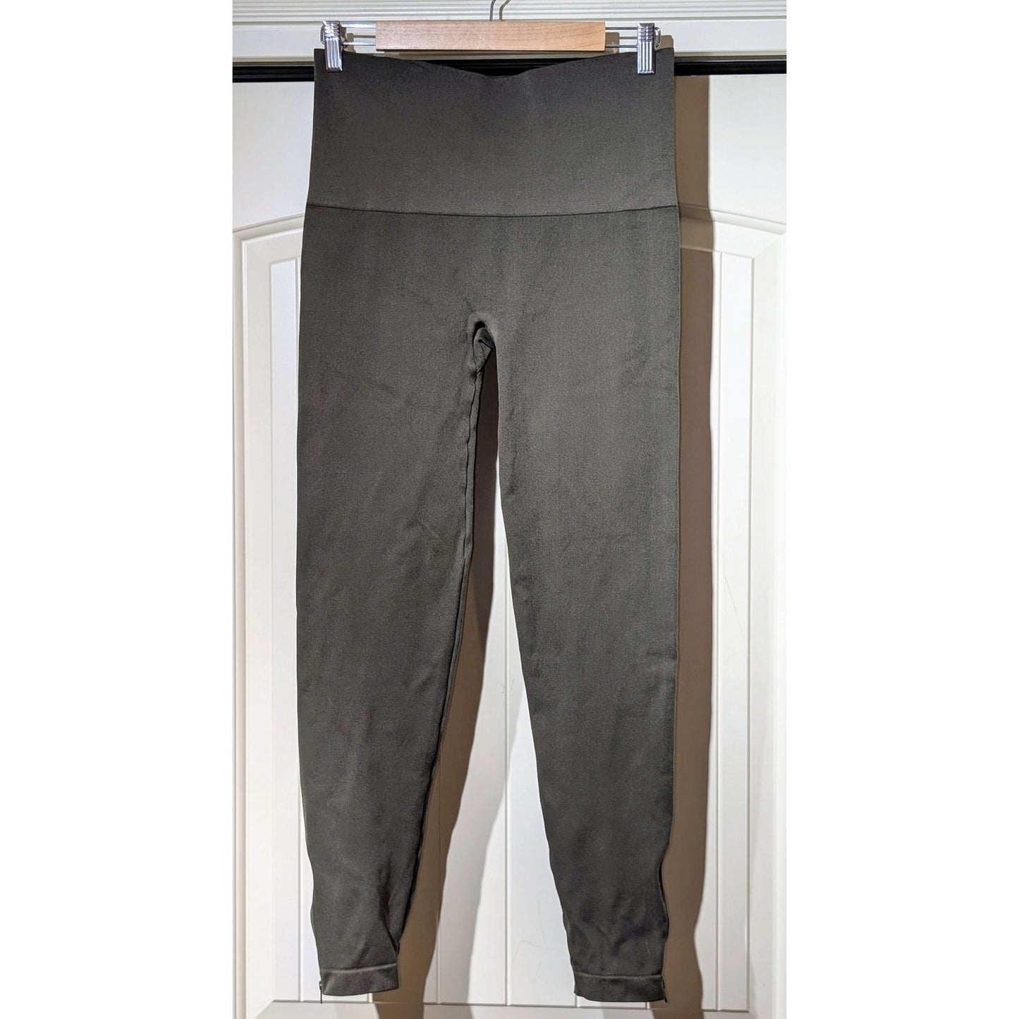 SPANX Ankle Zip Olive Green Seamless Leggings Size 2X