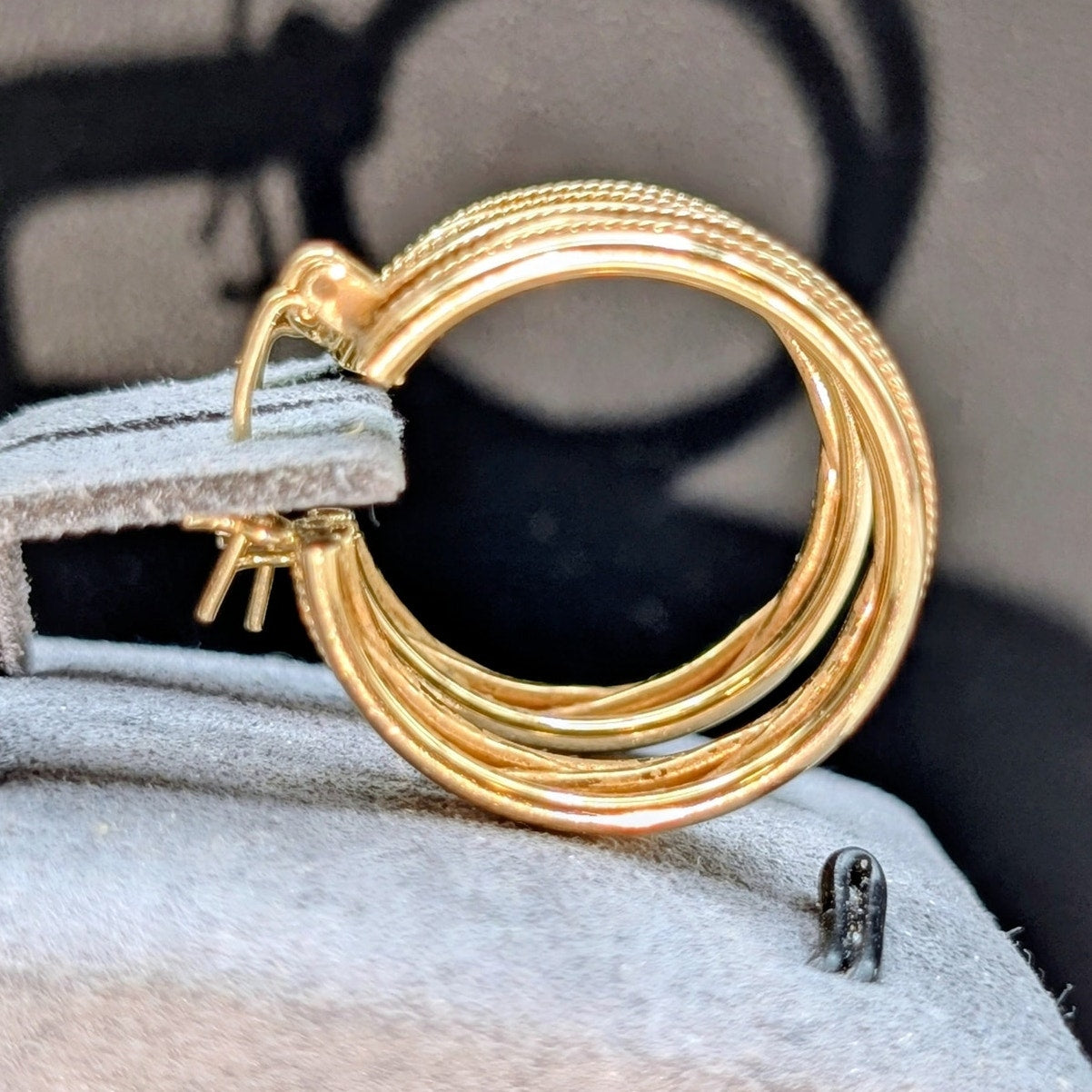 14K Yellow Gold Textured & Polished Hoop Earrings Approx. 4.66g