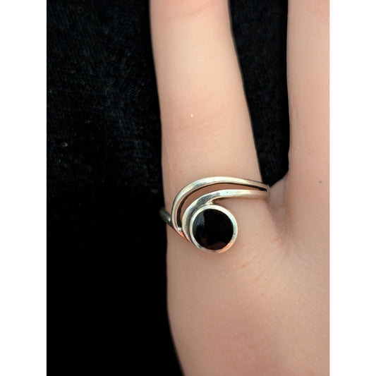 Vintage 925 Sterling Silver Round Bezel Set Black Stone Swirl Ring Size 5