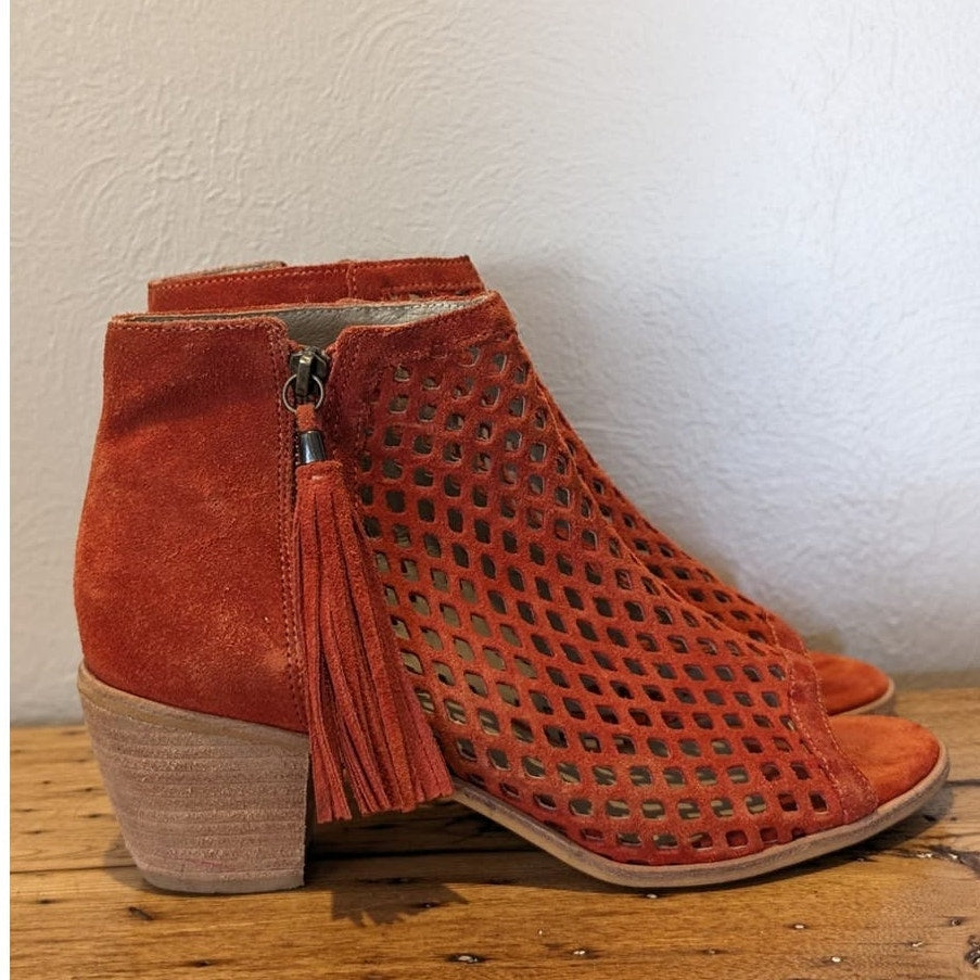 Matisse REVOLVE Indie Cutout Booties in Rust Suede with Tassel Womens Sz 9.5