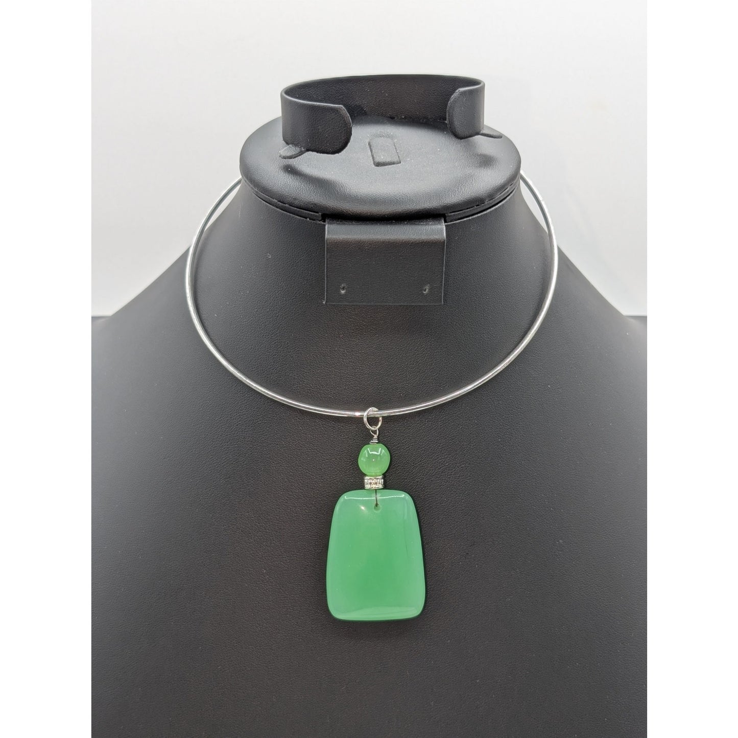Vintage Silver Tone Wire Hook Clasp W/ Green Glass Pendant Choker Necklace