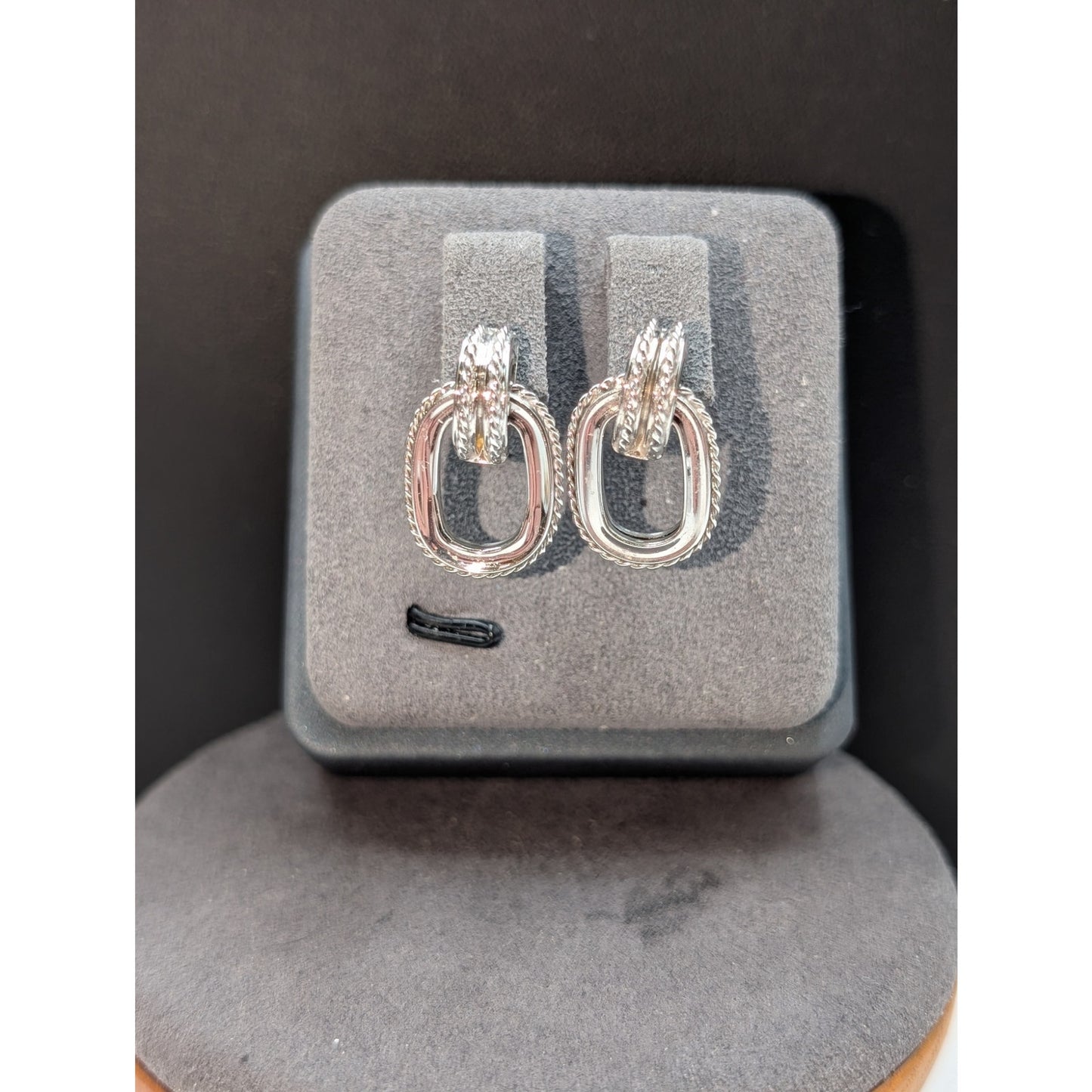 18K White Gold Textured Polished Oval Door Knocker Pierced Earrings Approx 4.70g