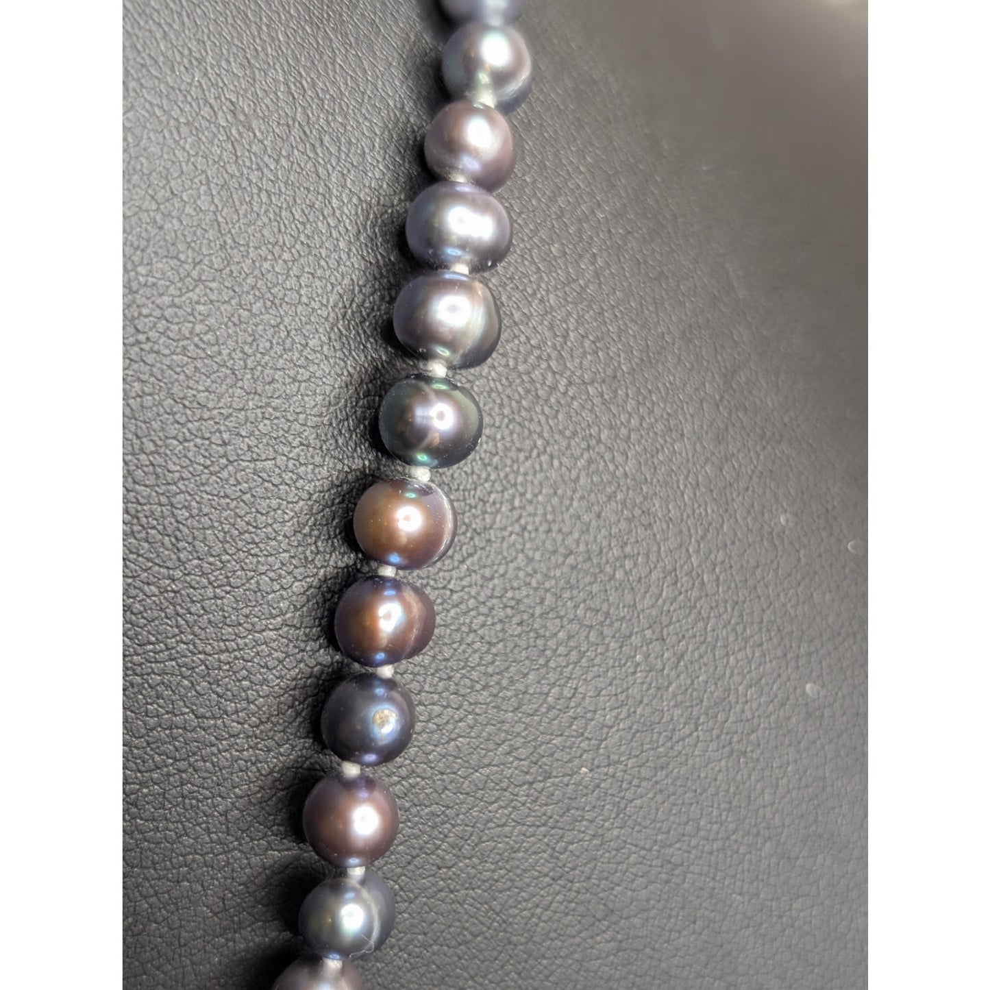 JCM 10K Yellow Gold Hand Knotted Blue Lavender Genuine Freshwater 17.5" Pearls