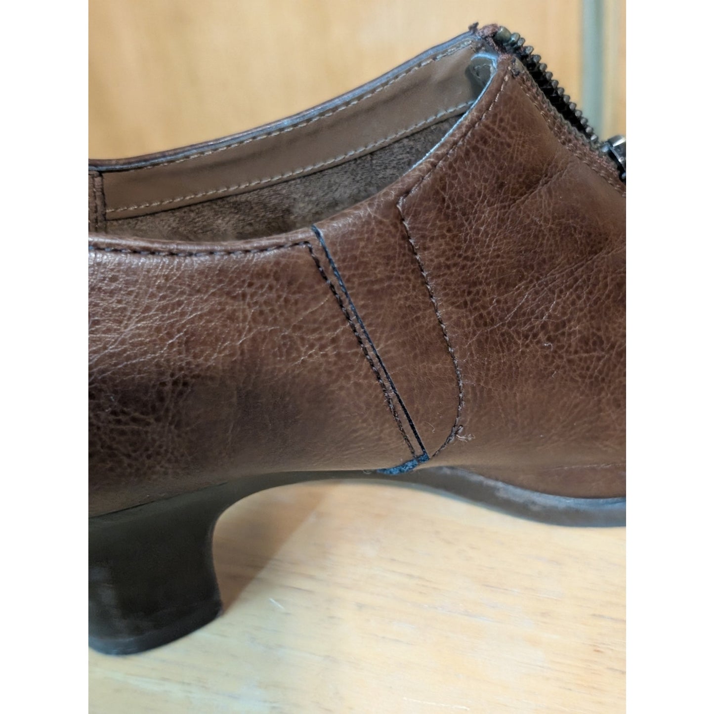 Aerosoles Heel Rest Brown Zip Front Faux Leather Ankle Boot Shoe Women's Size 8