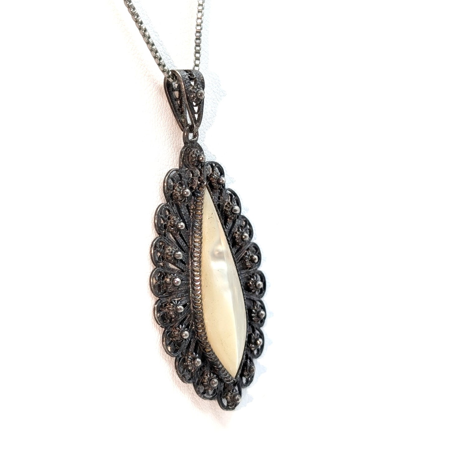 Vtg Hand Made Silver Filigree Mother of Pearl Teardrop Pendant Chain Necklace