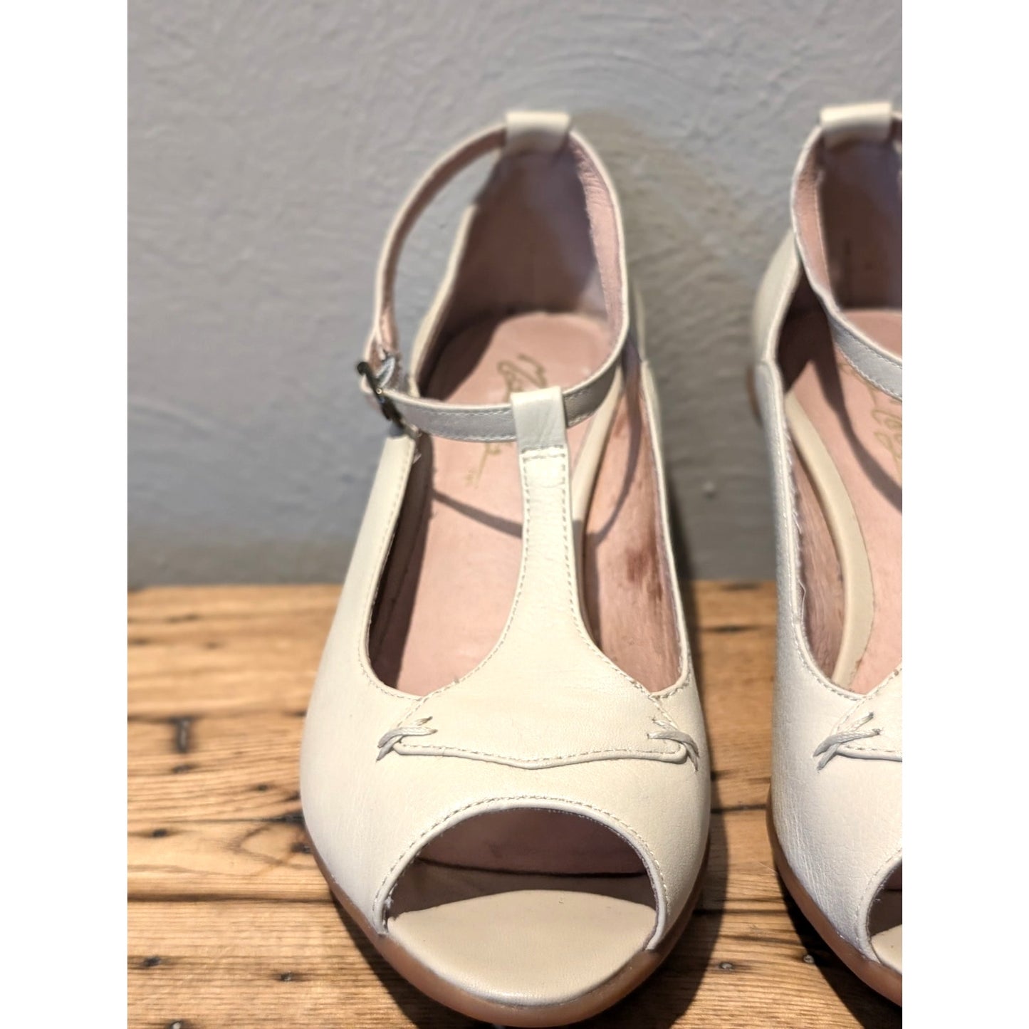 Miz Mooz Giovanna Cream Pebbled Peep Toe Leather Dress Pump Shoe Womens Sz 8
