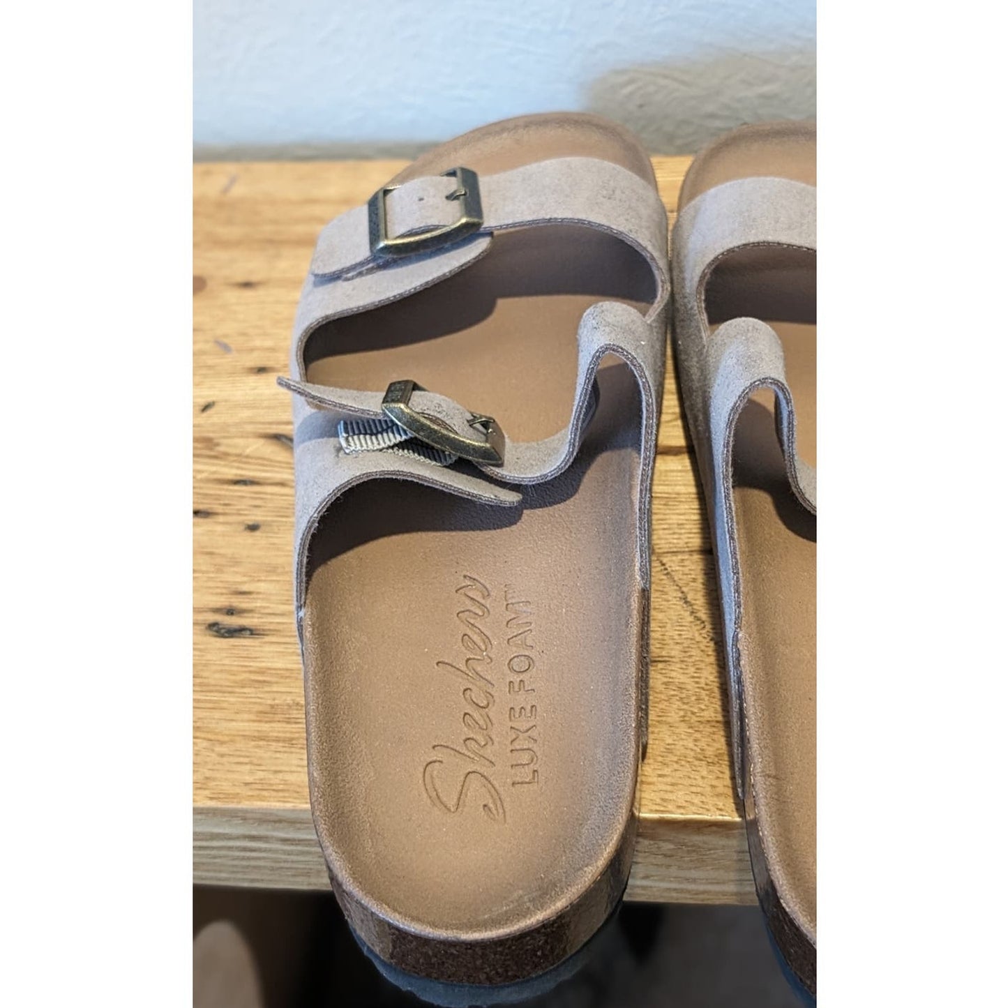 Skechers Relaxed Fit Taupe Luxe Foam Double Strap Buckle Sandal Womens Sz 10