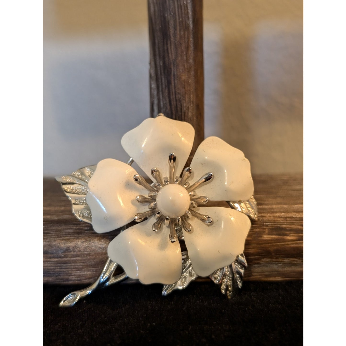 Vintage Sarah Coventry Summer Magic Series White Enamel Flower Brooch