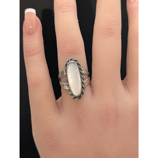 Vtg Southwestern Oblong Mother of Pearl Split Shank 925 Sterling Ring Size 5.75