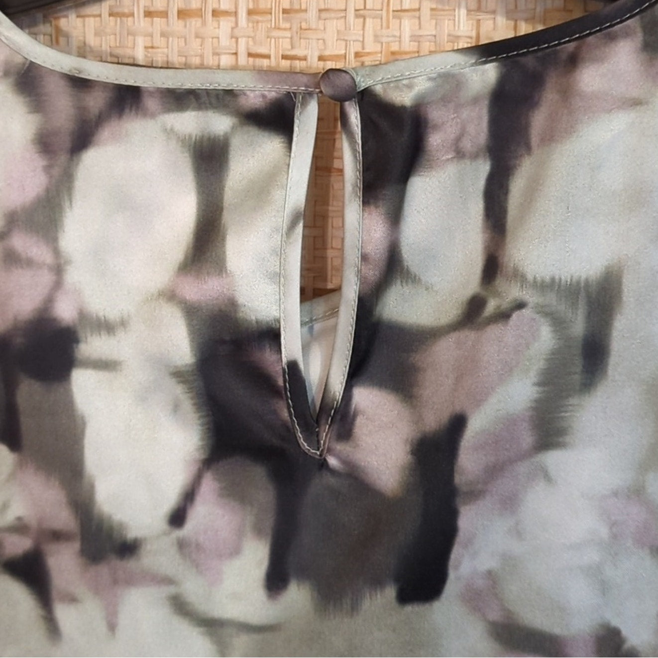 The Limited Muted Gray/Mauve Ruffle Front Sleeveless Blouse Women's Size L