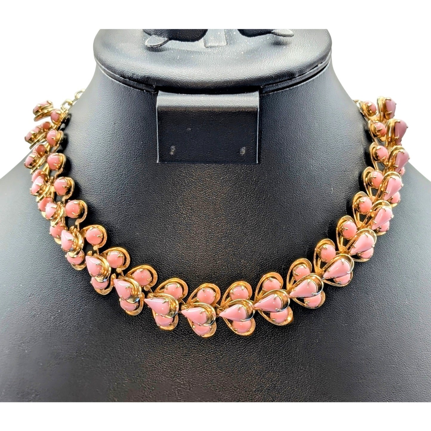 VTG Unsigned Pink 3D Layered Teardrop Gold Tone 13.5-16.5" Hook Clasp Necklace