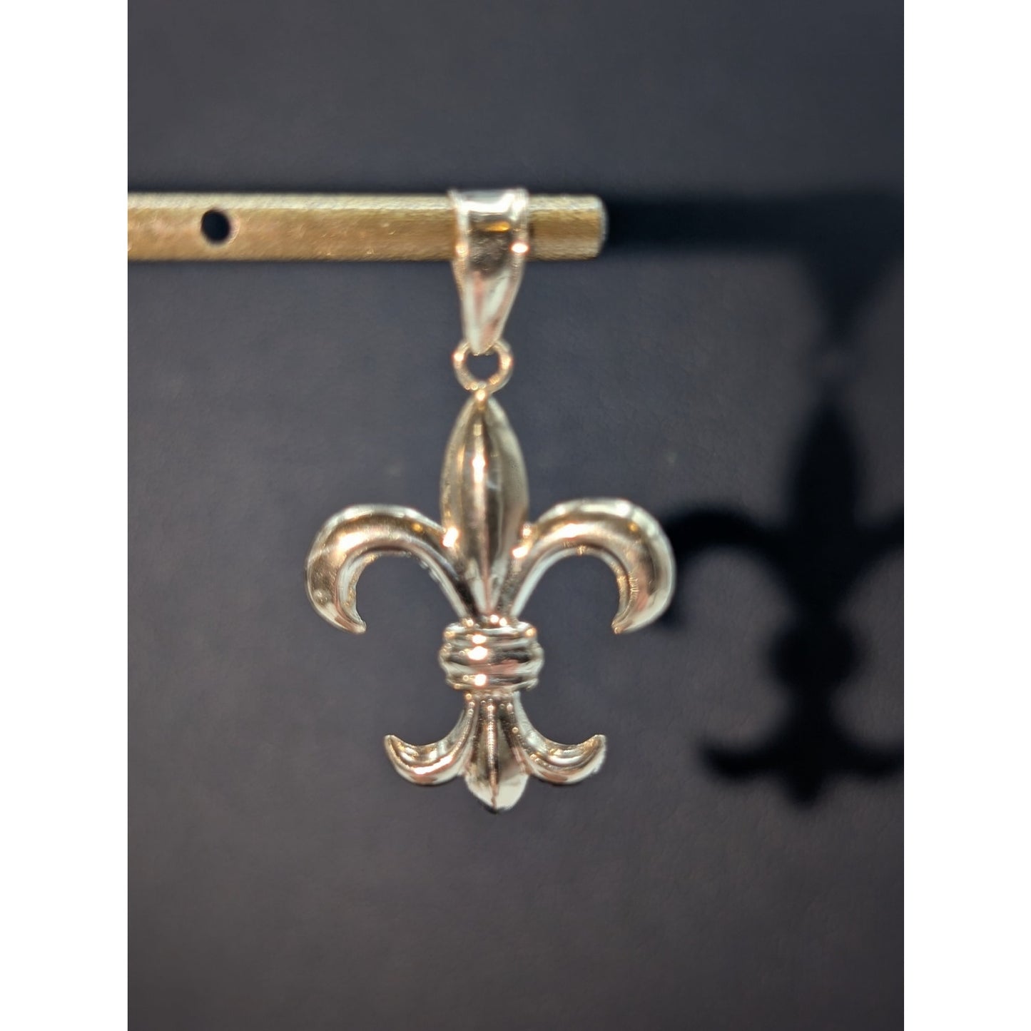 Jacmel 14K Yellow Gold Fleur-de-Lis Pendant .6 Grams