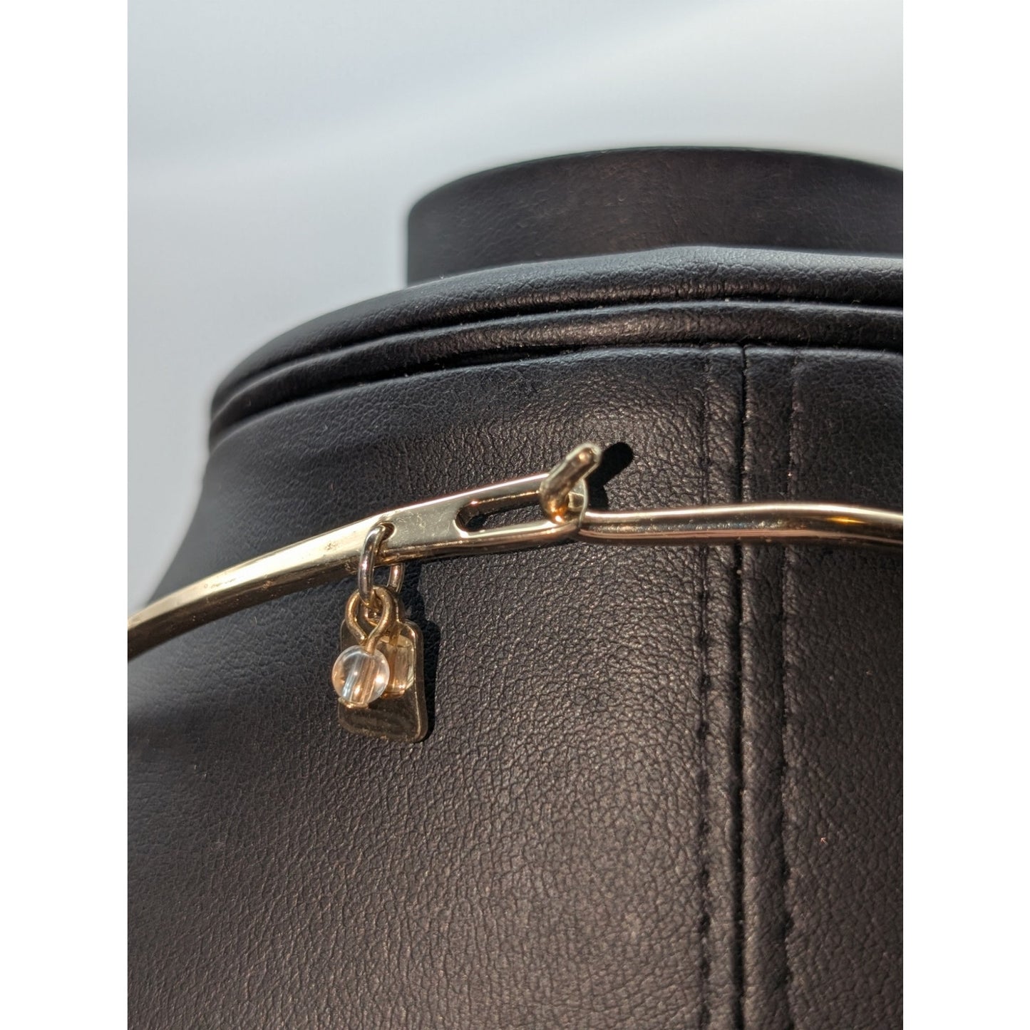 Signed Robert Lee Morris Soho Green Glass Pendant Gold Tone Torque 16" Necklace