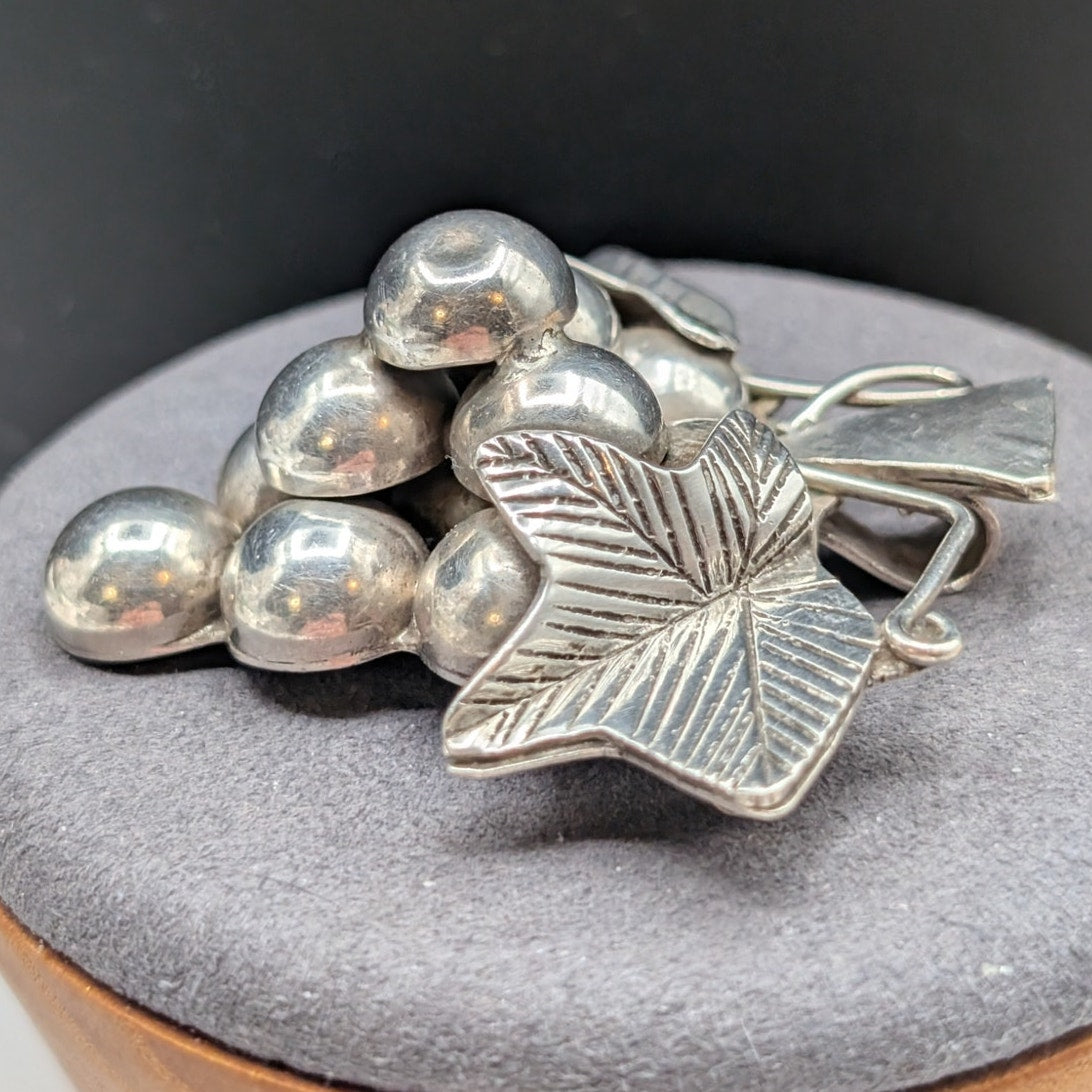Vintage Taxco Mexico 925 Sterling Silver Chunky Figural Bunch of Grapes Brooch