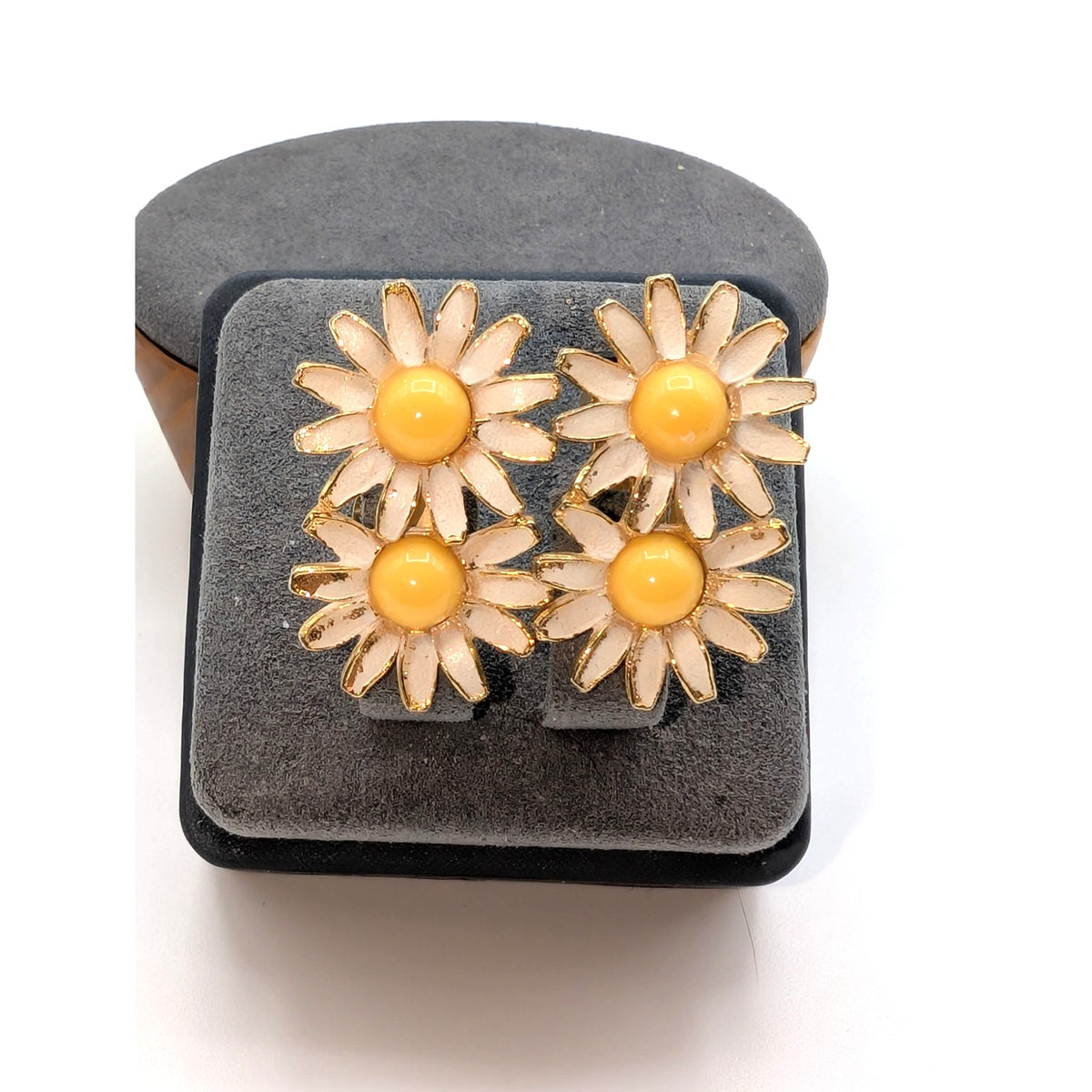 Vintage Signed Weiss Double Daisy White Enamel Yellow Middle Clip On Earrings