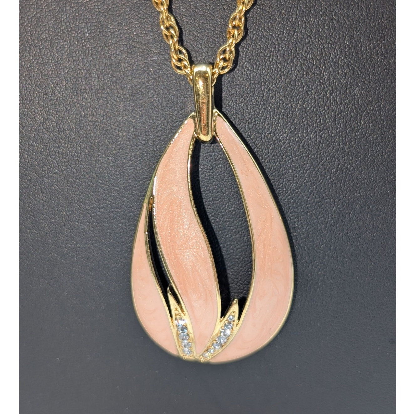 Vtg Trifari Peach Enamel Teardrop Flame Rhinestone Pendant Necklace & Earrings