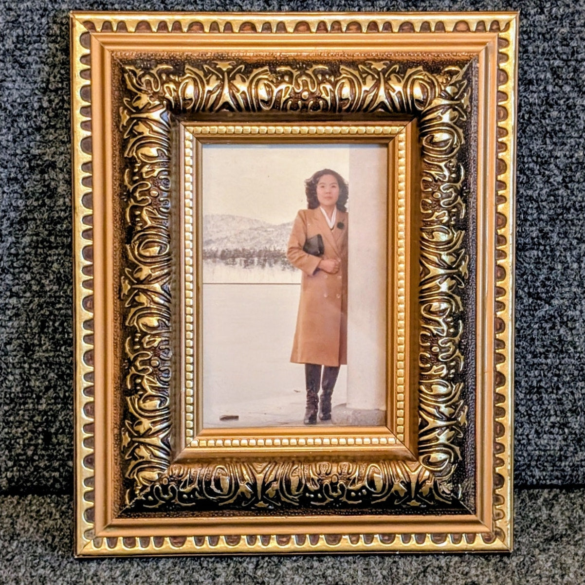 Vintage Ornate Gilt 3D Wood Easel/Wall Hanging Back 4 X 6 Photo Frame