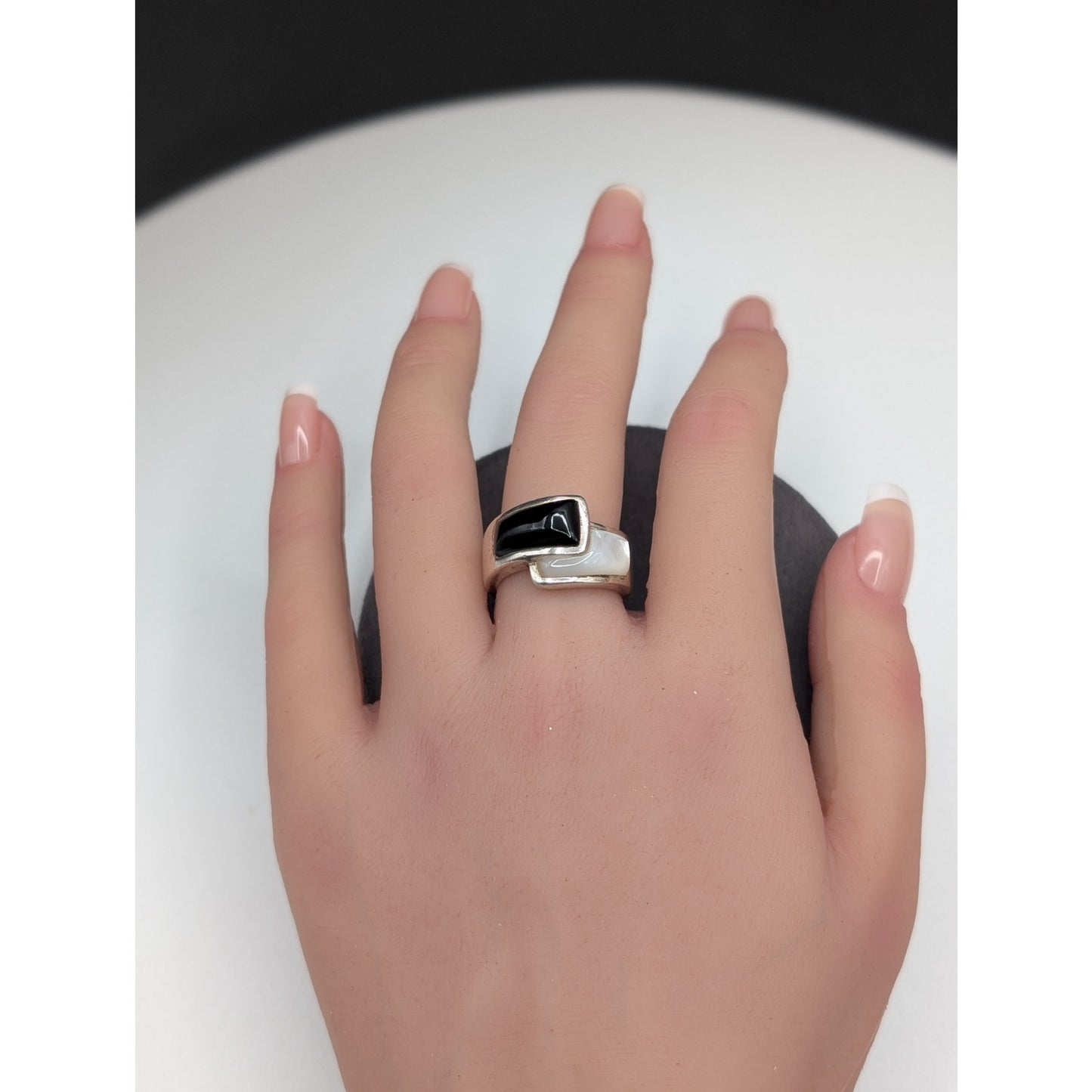 Sterling Silver 925 Mother of Pearl Black Stone Modernist Bypass Ring Size 6.5