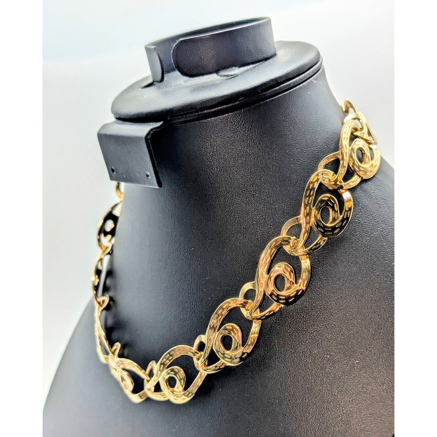 VTG Gold Tone Striated Dash Design Swirl Chain Link 17.5" Fold Over ClaspChoker