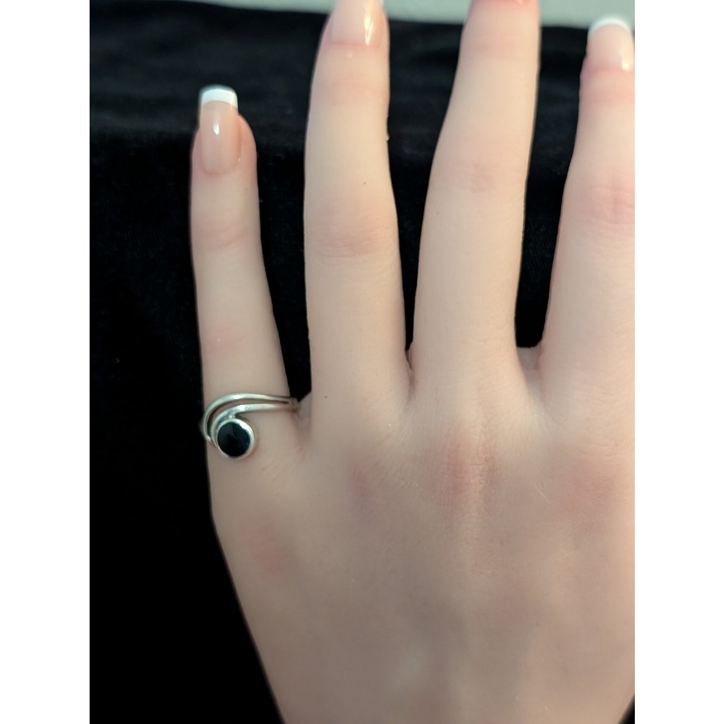 Vintage 925 Sterling Silver Round Bezel Set Black Stone Swirl Ring Size 5