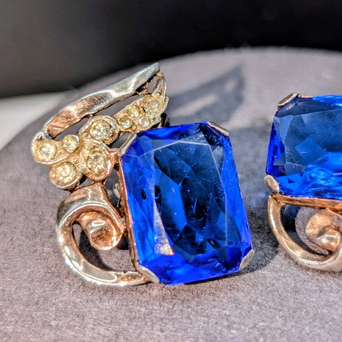 Vintage Large Blue Glass & Rhinestone Faded Gold Tone Clip On Earrings