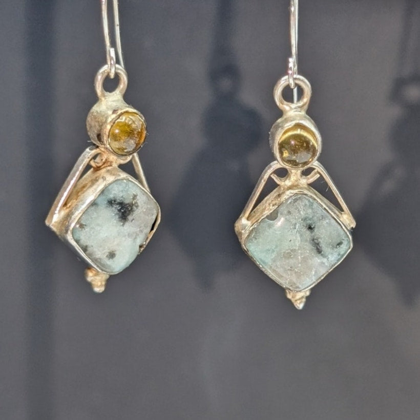 Vtg  925 Sterling Silver Light Blue Gray Stone Yellow Glass Cab Dangle Earrings