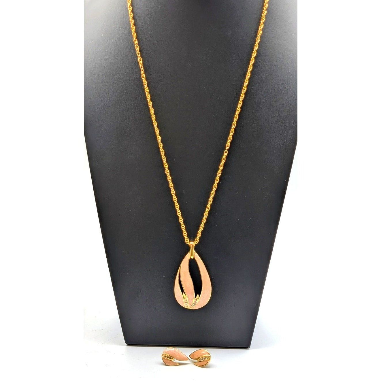 Vtg Trifari Peach Enamel Teardrop Flame Rhinestone Pendant Necklace & Earrings