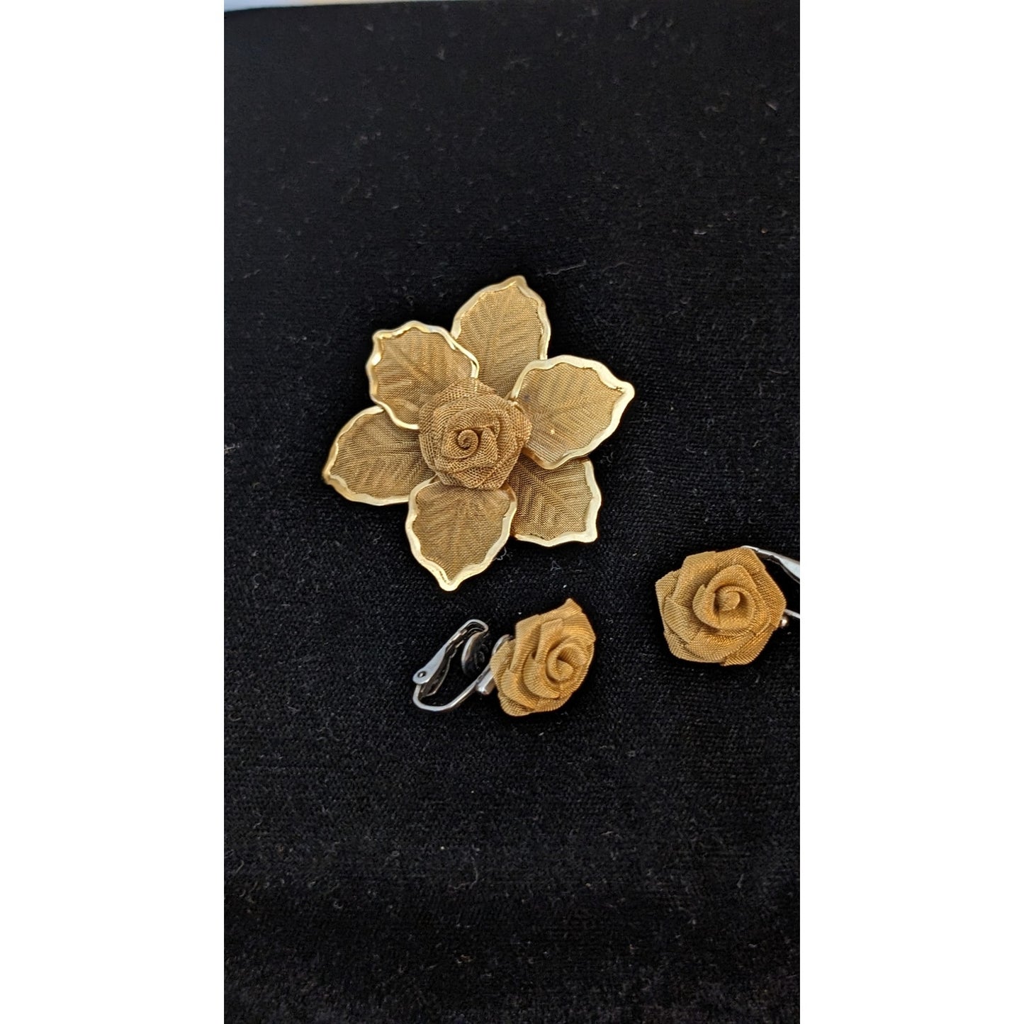 Vintage 1970s Gold Tone Mesh Wire Rose Brooch & Matching Clip On Earrings