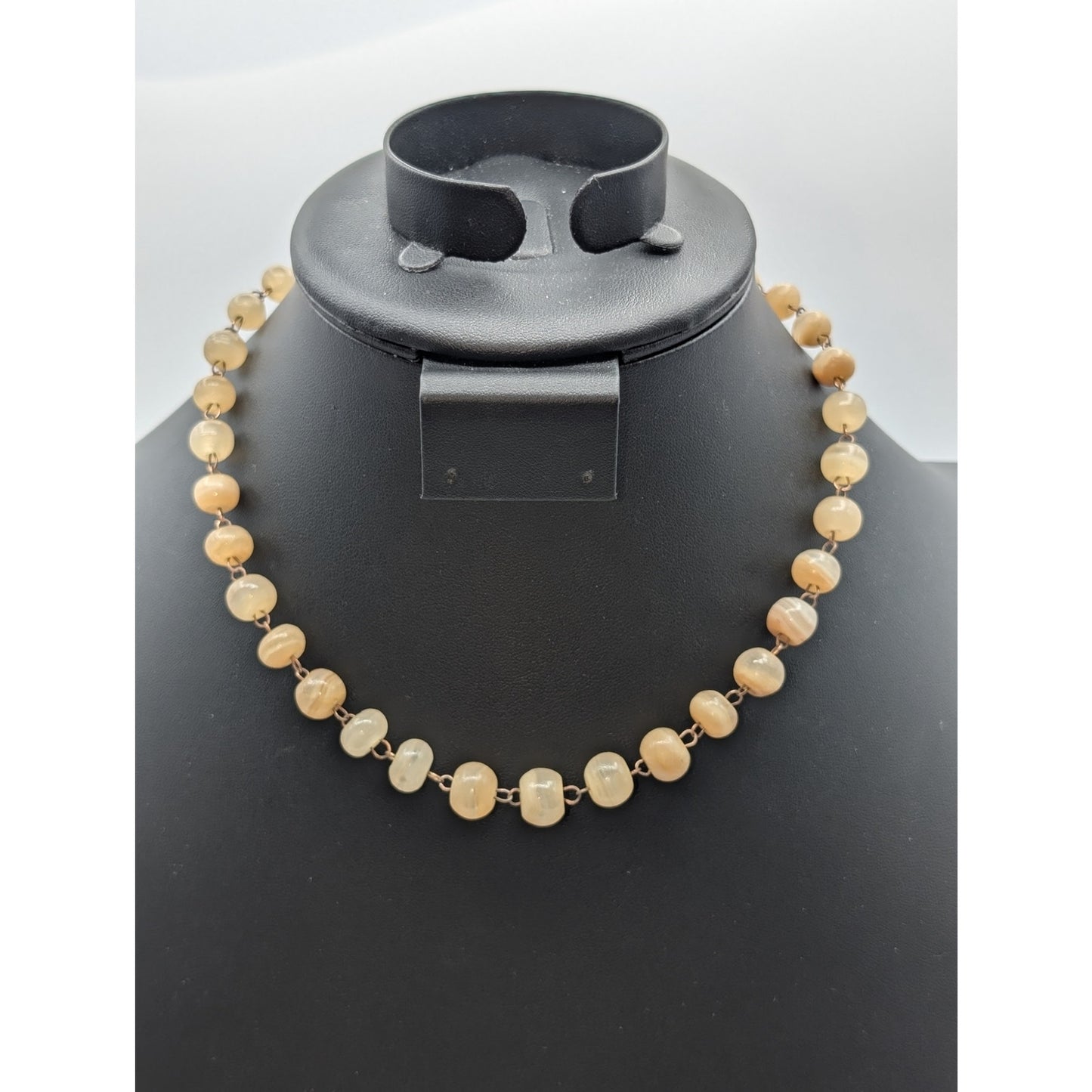 Vintage Mid-Century Cream Banded Agate & Gold Tone Wire Chain Collar Necklace