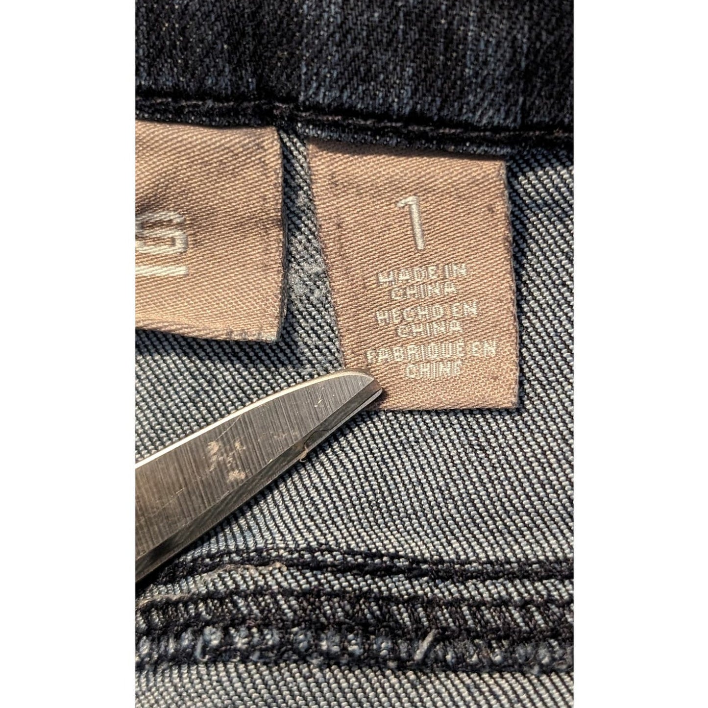 Chico's Dark Wash Slimming Pull On Jean Chico's Size 1 (US M-8)