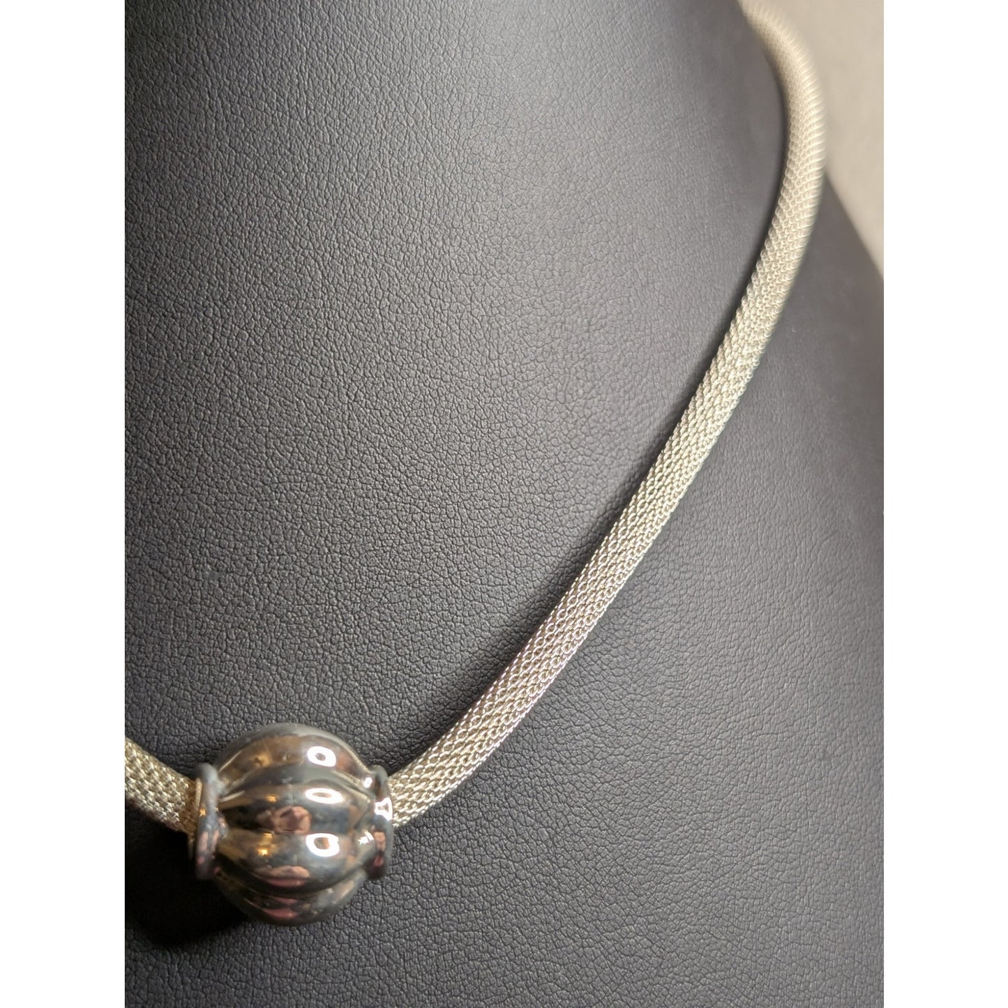 Vintage 925 Sterling Silver Round Fluted Ribbed Bead 18" Mesh Chain Necklace