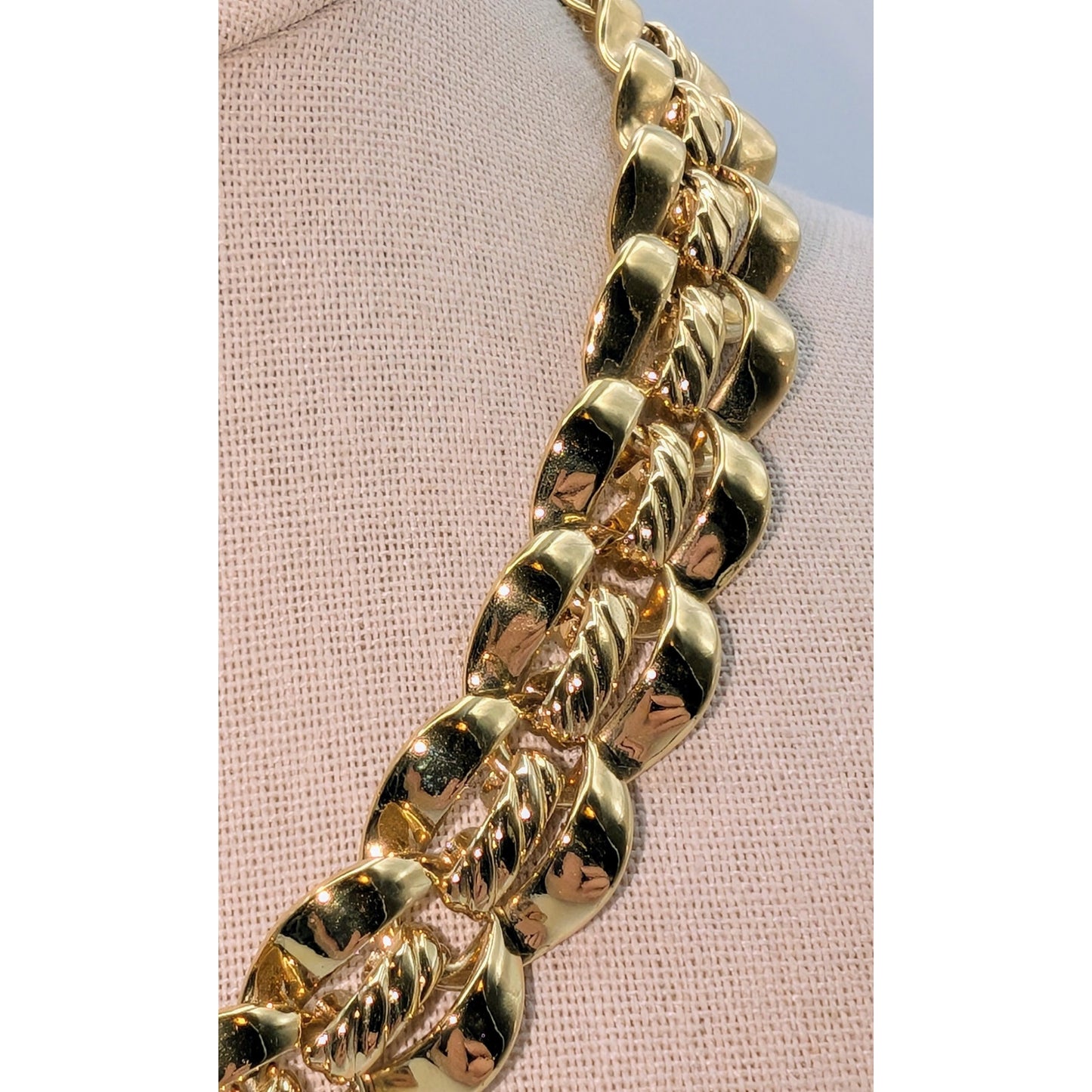 Vintage Signed Trifari Polished Curved Joined By Textured Link Chain Necklace
