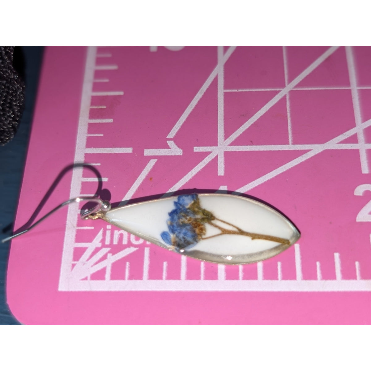 VTG Tiny Forget-Me-Not White Ceramic Teardrop Dangle Ear Wire Earrings